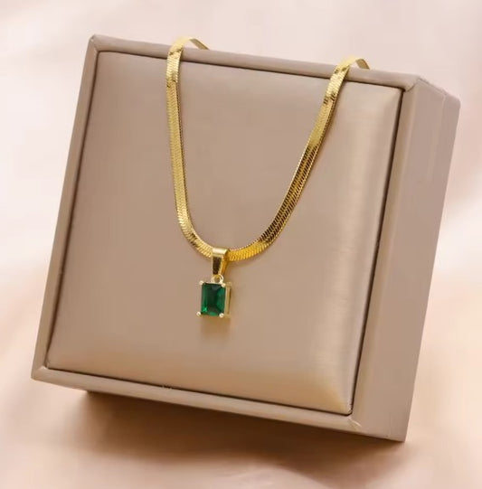 Collar Serpentina Dorada con Cristal Jade